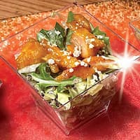 Салат с цыпленком и киноа в арахисовом соусе фуршет мини для фуршета в Алматы, кейтеринг